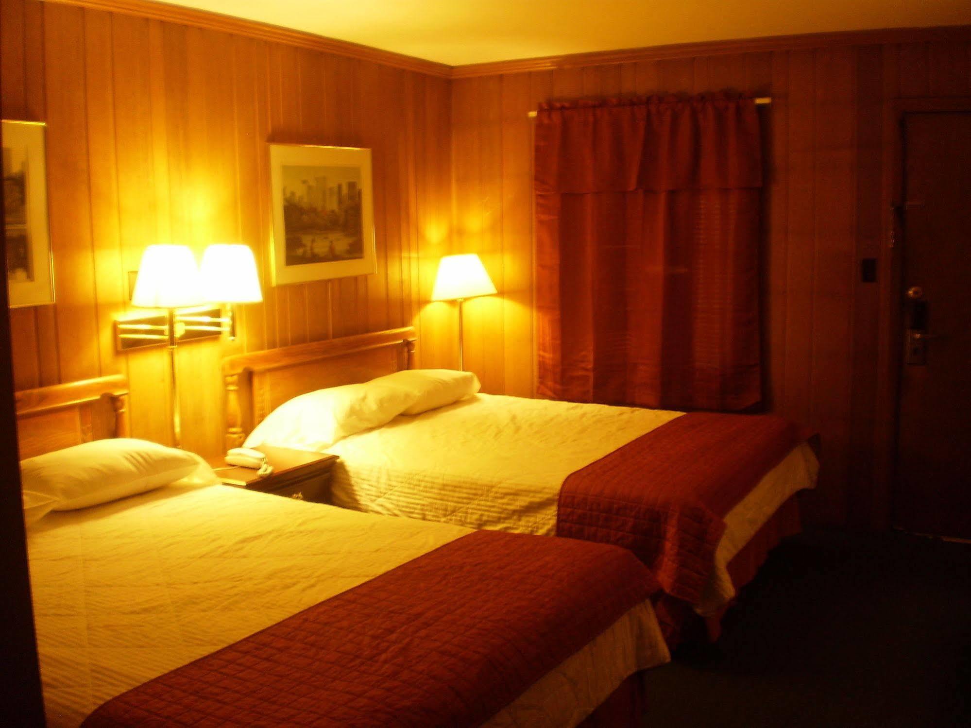 The Lincoln Lodge Urbana Champaign Extérieur photo