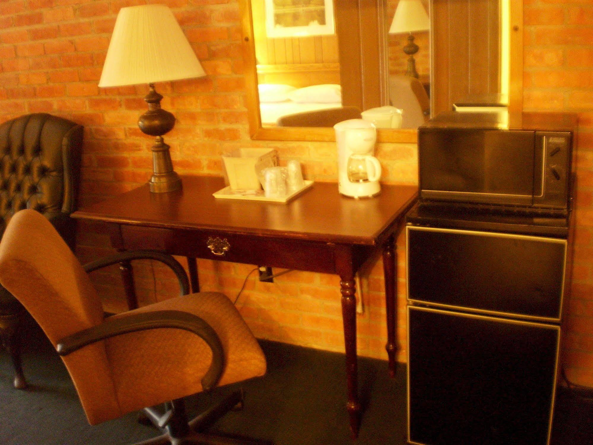The Lincoln Lodge Urbana Champaign Extérieur photo
